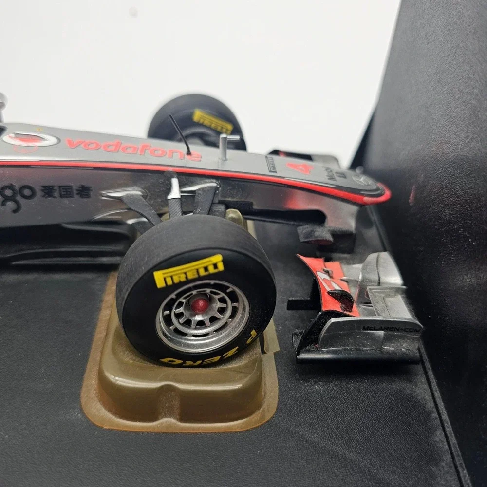 Jenson Button #4 Vodafone McLaren Mercedes Formula 1 1:18 scale display model